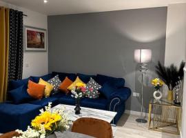 Beautiful 3 Bedroom Duplex Apartment with Balcony, feriebolig i North Woolwich
