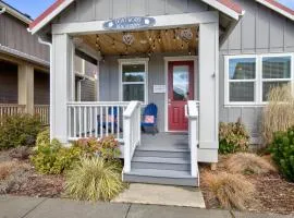 Diggin It At The Beach Cottage Oyhut Bay Seaside Village