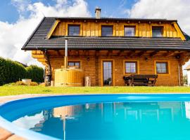 Drevenice Liptov - ski & hiking apartments, hotel in Lazisko