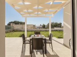 Villa Elena - Two Luxury Suites, garden & fast Wi-Fi near the Sea, hotel in Santa Maria al Bagno