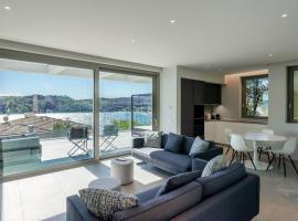 Villa Acquariva Private Heated Pool & Gulf View Salò, hotel v mestu Salò