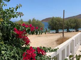 Studio on the beach, Leivadakia, Serifos，塞里福斯島的飯店