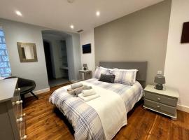 Stylish 2BR contemporary design perfect vacation, hotel near Cathedral of the Holy Trinity, Gibraltar