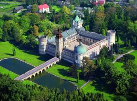 Zamek w Krasiczynie, hotel a Krasiczyn