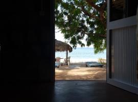 Akwaba Chez les Filles, smještaj uz plažu u gradu 'Mahajanga'