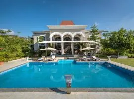 SaffronStays Zuma Villa, Pawna - luxury villa with a heated pool, sports court and gym