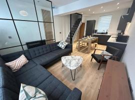 Caernarfon modern townhouse Snowdonia, beach hotel in Caernarfon