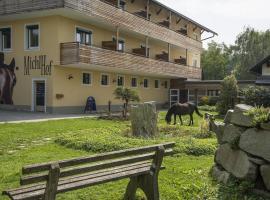 Michlhof – hotel przyjazny zwierzętom w mieście Stubenberg
