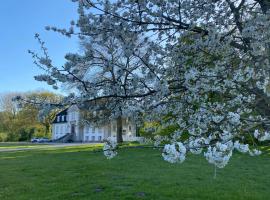 Rosenlund Gods - kælder B&B, country house in Sakskøbing