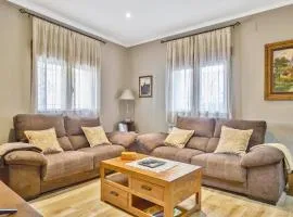 Cosy House in San Bartolomé de Pinares with Mountain View