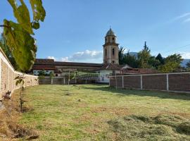 Cabaña con excelente ubicación y zona verde., vakantiewoning in Iza