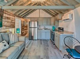 Everglades City Trailer Cabin with Boat Slip!, aluguel de temporada em Everglades City