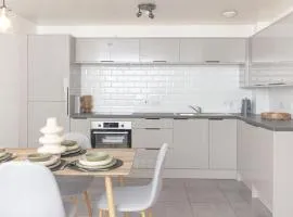 Luxury Apartment, Birmingham-Parking