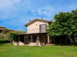 VILLA LIA, casa in collina con piscina.