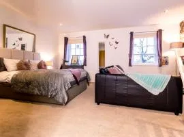 Domus House Studio Apartments in Chester city centre with Free Parking by Rework Accommodation
