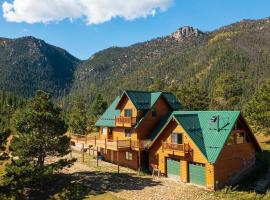 Stunning 360° Views - Hiker's Paradise!, hotel with parking in Cascade-Chipita Park