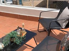 BEAUTIFUL APARTMENT IN FRONT OF THE SEA !!!! – hotel w mieście El Escobonal