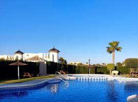 Casa Castillo Penthouse with balcony and solarium near La Zenia boulevard, rantatalo kohteessa Orihuela