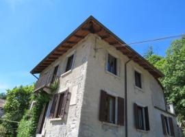 Appartamento AQUILONE, hotel v destinaci Mergozzo