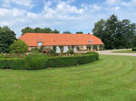 Marstall Gut Güldenstein Ganzes Haus 13 Pers Kamin, holiday home in Harmsdorf