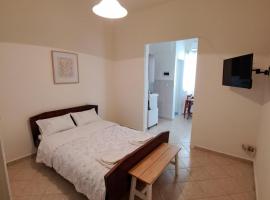 Persefoni's Room, nastanitev ob plaži v mestu Nea Kios