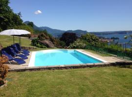 Romantic Nido, hotell med basseng i Verbania