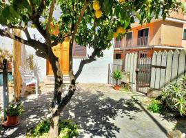 Lemon Casa con giardino, hotel u gradu Monterotondo