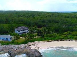 Alfred House & Cottage home, beach rental in Governorʼs Harbour