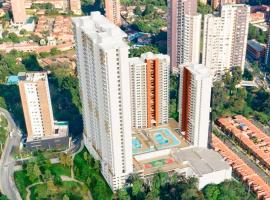 PENHOUSE (40 Floor) to enjoy the VIEW OF THE CITY!, parkolóval rendelkező hotel Itagüíben