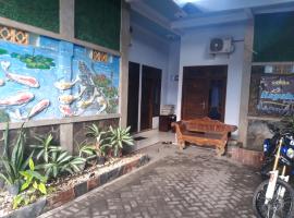 Raysha guest house, hotel with parking in Triwung