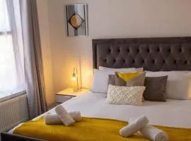 SHM Stays HS2 workers Great for long term stays & Short Stays, 15 min drive to City Centre & Airport 2 min walk to Shops and Train Station