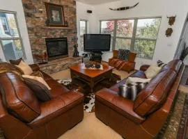 Seven Springs Woodridge 4 Bedroom Premium Condo, Mountain Views and Sleeps 10! condo