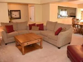 Seven Springs 2 Bedroom Standard Condo with Private Deck! condo