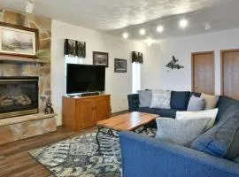 Seven Springs Woodridge 4 Bedroom Premium Condo, Deck with Mountain Views condo
