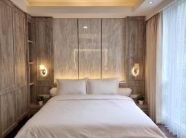 New! Luxury Landmark Residence Apartment 2+1BR 96m, luxury hotel in Bandung