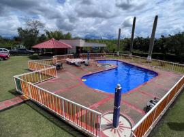 Alojamiento Campestre Hawaii, hotel en Montenegro