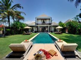 Aventus Luxury Beachfront Villa Gianyar، بيت عطلات شاطئي في غيانيار