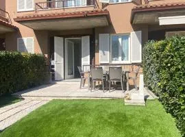 Sirmione - Independent House with Garden