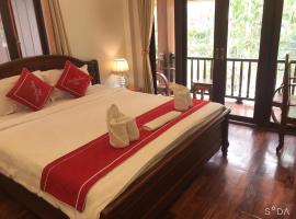 Luangprabang Villa bouathong Hotel, hotell sihtkohas Louangphabang huviväärsuse Dara Market lähedal