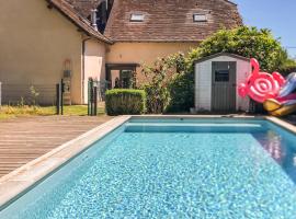Beautiful Home In Jumilhac-le Grand With Kitchen, hotel with parking in Jumilhac-le-Grand
