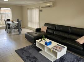Everything within walking distance - 3 bed rooms entire house, beach rental in Tarneit
