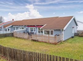 Beautiful Home In Kungsbacka With Wifi And 2 Bedrooms, hotelli kohteessa Kungsbacka