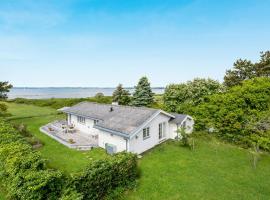 Three-Bedroom Holiday Home In Knebel, Hotel in Knebel