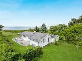 Three-Bedroom Holiday Home In Knebel