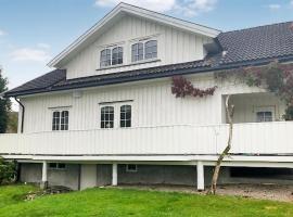 3 Bedroom Nice Home In Lunde, hotel en Lunde