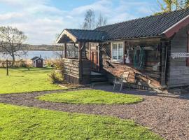 Stunning Home In Botolfsbo With Lake View, počitniška hiška 