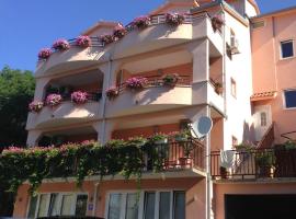 Apartments Ledic, self catering accommodation in Krvavica
