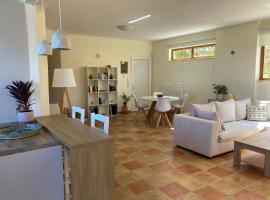Minoa apartment in the heart of a Cretan village – hotel w mieście Atsipopoulo