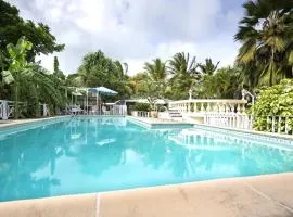 Bungalow accueillant avec jacuzzi à Grand-Bourg