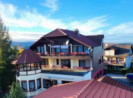 Zi13 Doppelzimmer Schönblick mit Terrasse, villa in Bad Herrenalb